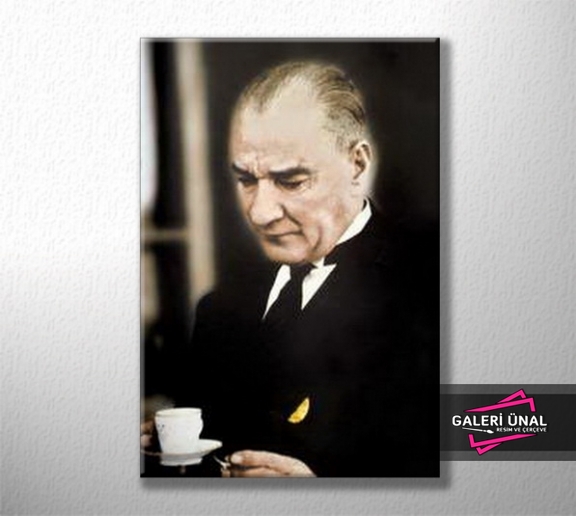 Kahve İçen Atatürk
