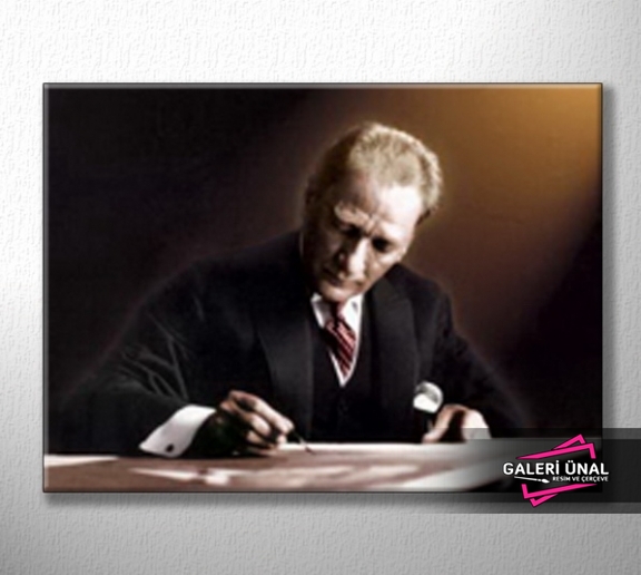 Atatürk Yazı Yazarken