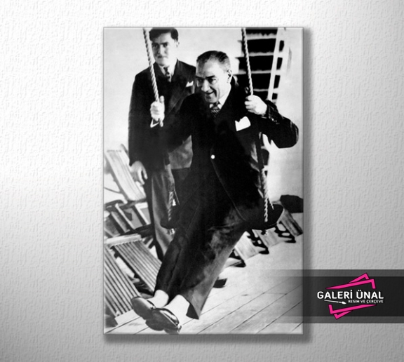 Atatürk Ege Vapuru'nda Salıncakta Sallanırken