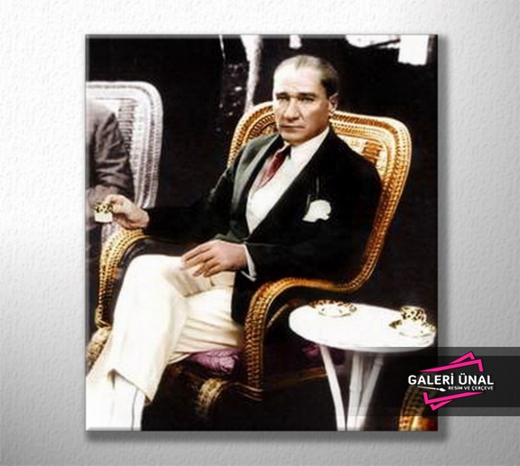 Kahve İçen Atatürk