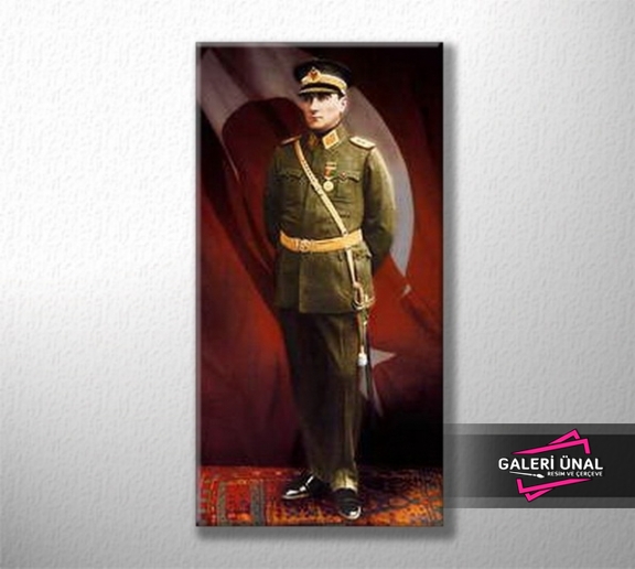 Bayraklı Üniformalı Atatürk Poster