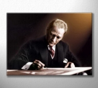 Atatürk Yazı Yazarken