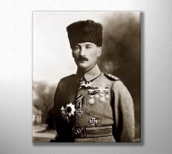 Kalpaklı ve Üniformalı Atatürk